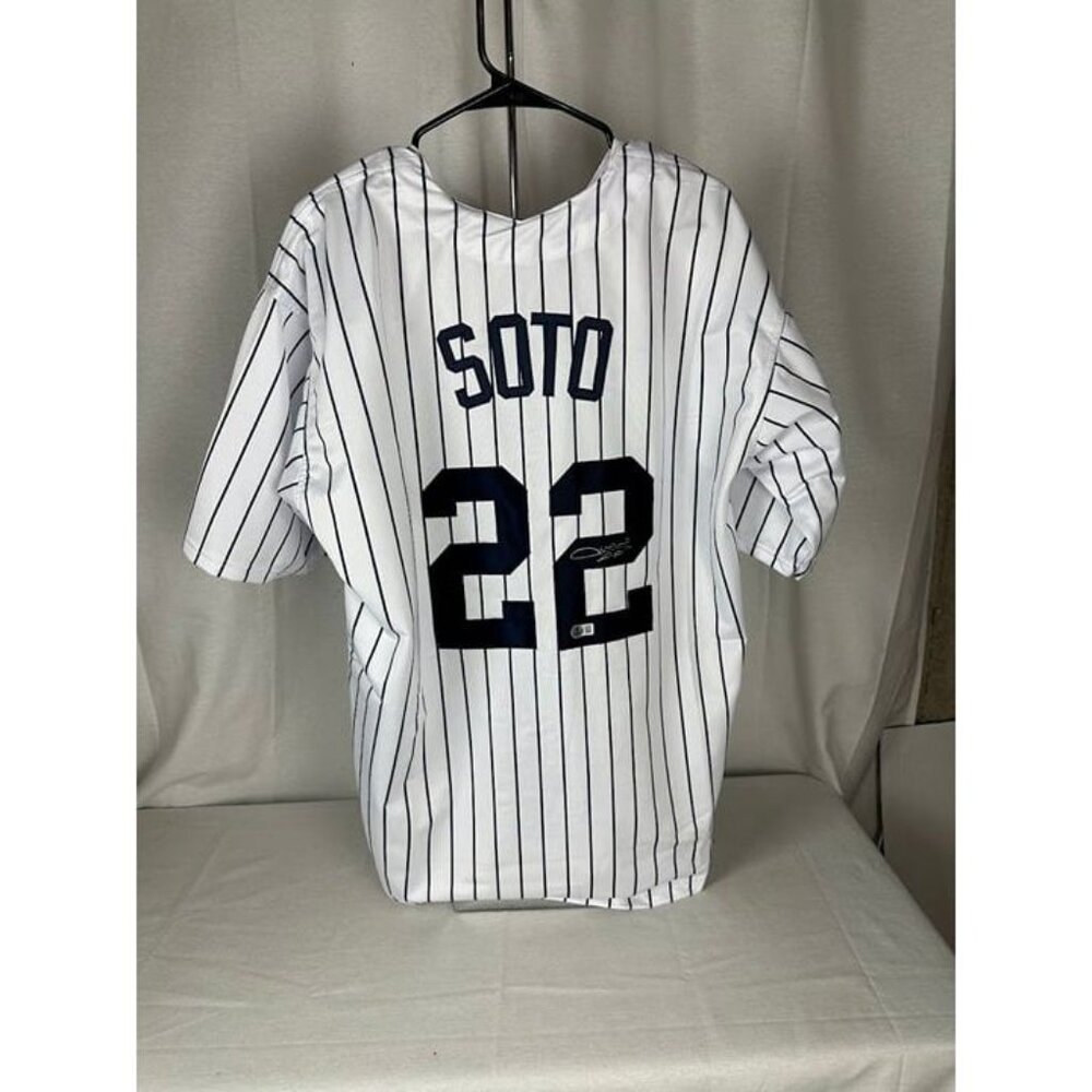 Juan Soto signed autographed New York Yankees Jersey Beckett